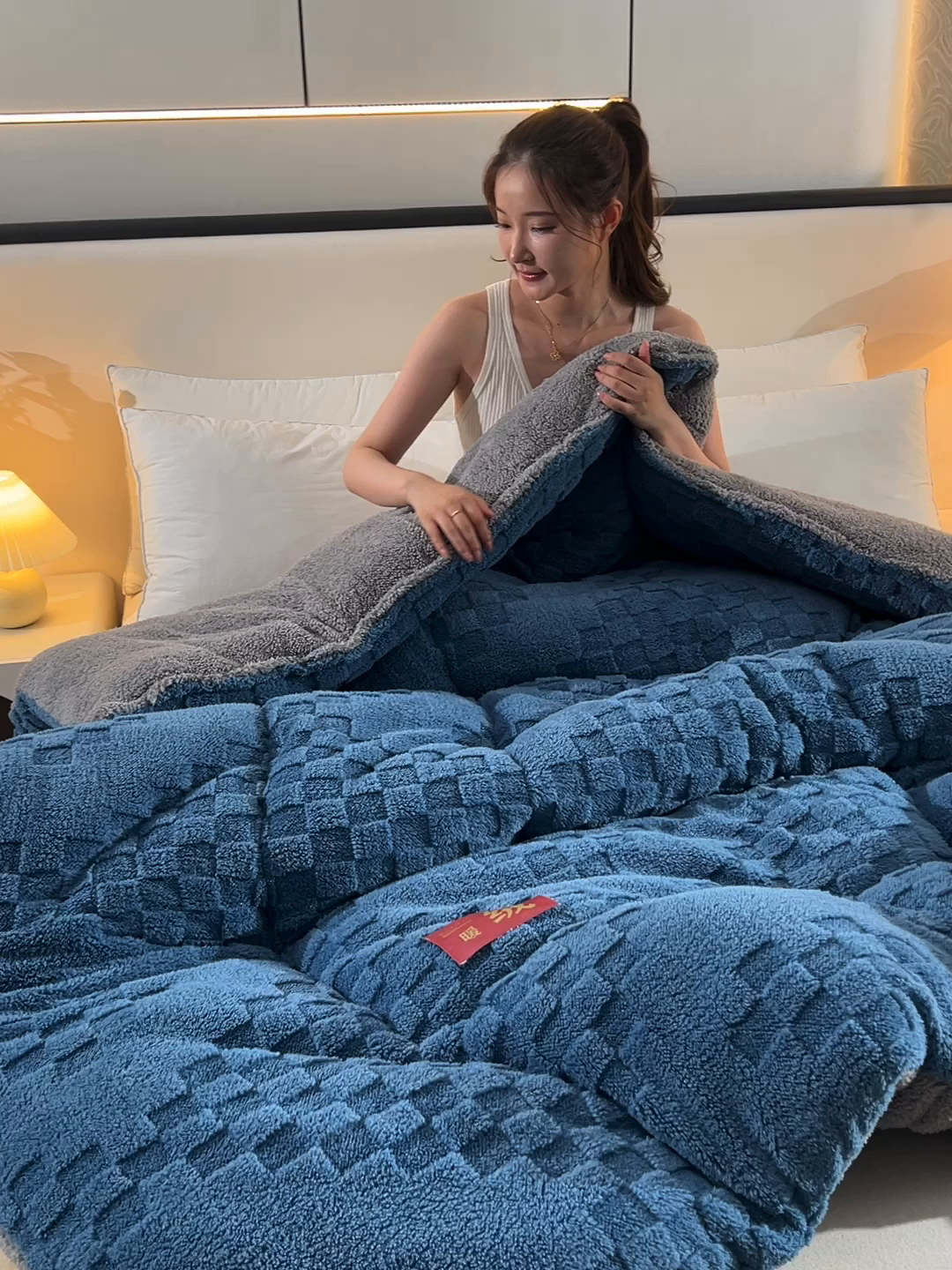 91家纺网 家纺一手货源 找家纺 小叮当家纺仓储工厂店 2025全新塔芙绒冬被加厚牛奶绒羊羔绒被子被芯 暖绒蓝