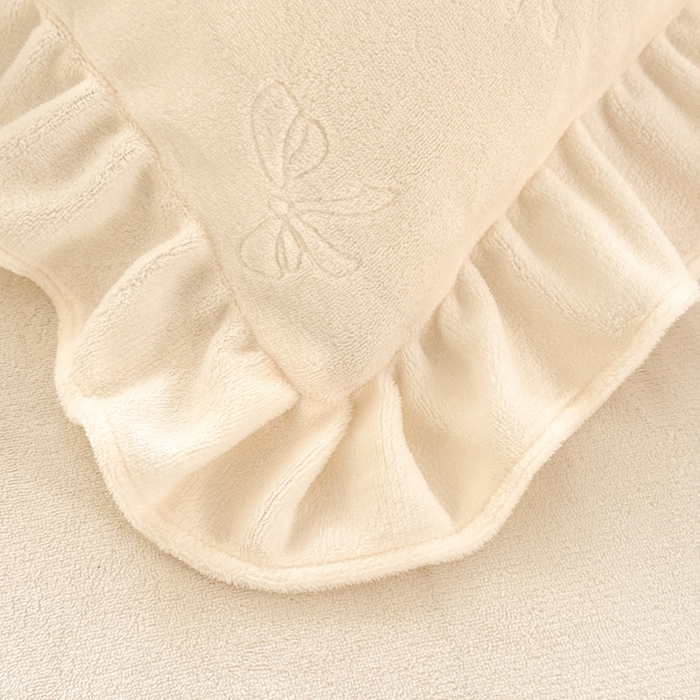 91家纺网 家纺一手货源 找家纺 逸尚阁 2025新款立体雕花牛奶绒花边四件套-蝴蝶结系列 蝴蝶结-奶白