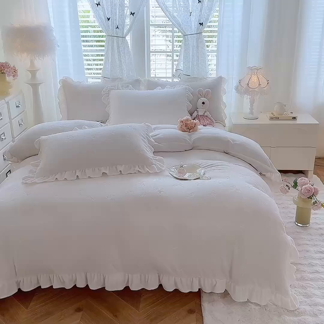 91家纺网 家纺一手货源 找家纺 逸尚阁 2025新款立体雕花牛奶绒花边四件套-蝴蝶结系列 蝴蝶结-奶白