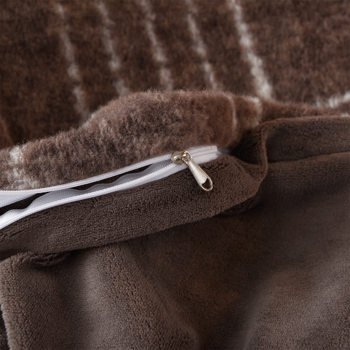 91家纺网 家纺一手货源 找家纺 金鹰 2025新款仿羊绒夹棉印花床笠四件套加厚牛奶绒四件套 米兰-咖