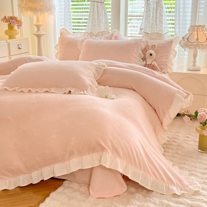 91家纺网 家纺一手货源 找家纺 逸尚阁 2025新款立体雕花牛奶绒花边四件套-蝴蝶结系列 蝴蝶结-浅玉