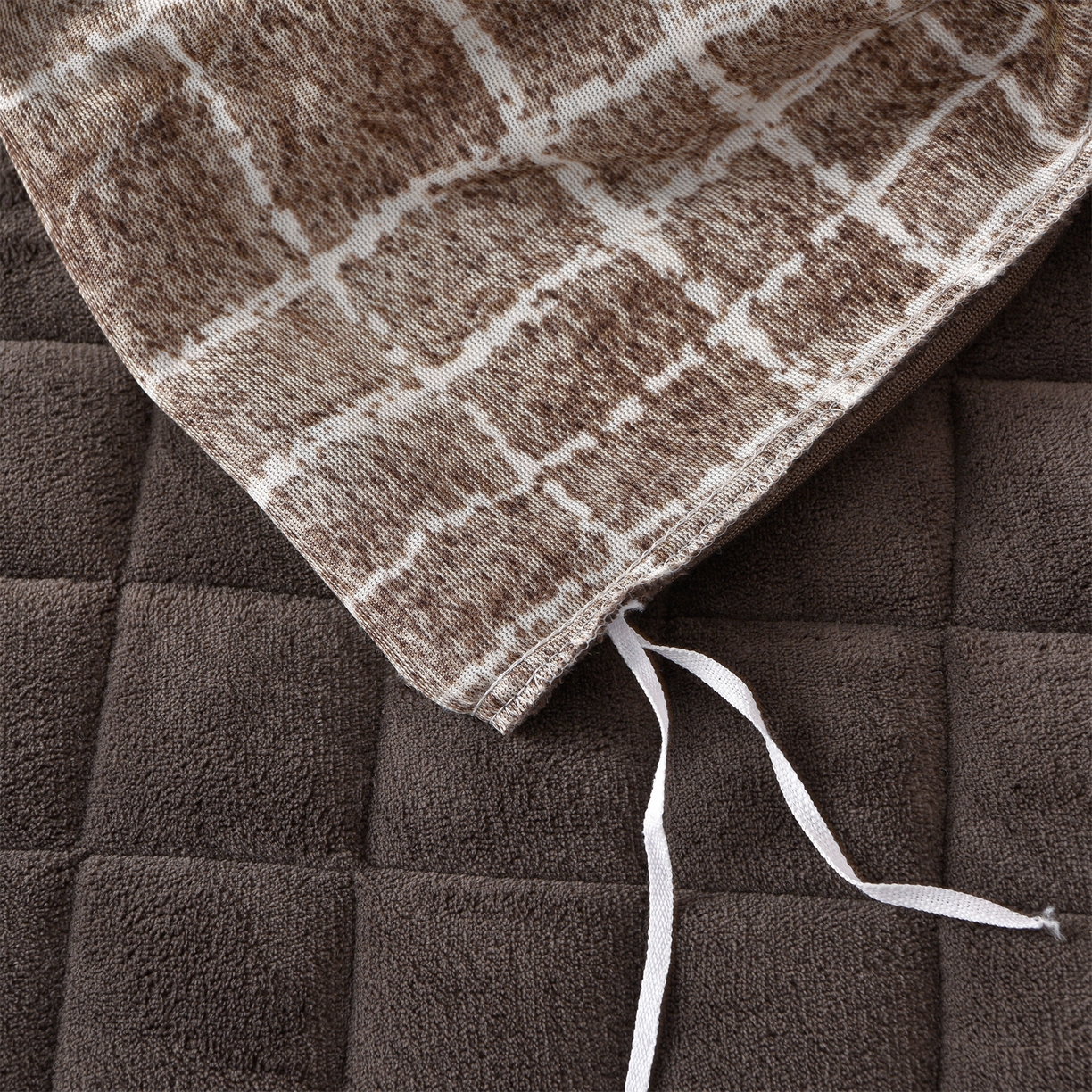 91家纺网 家纺一手货源 找家纺 金鹰 2025新款仿羊绒夹棉印花床笠四件套加厚牛奶绒四件套 米兰-咖