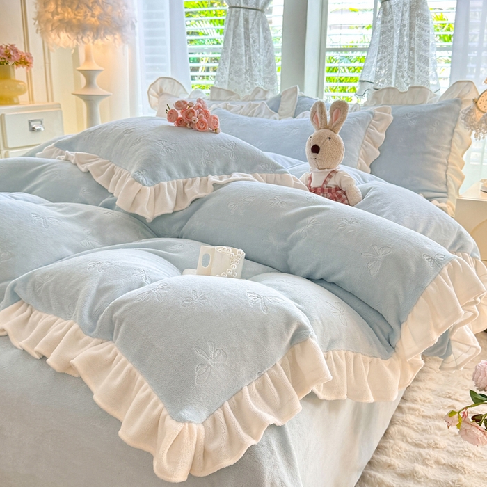 91家纺网 家纺一手货源 找家纺 逸尚阁 2025新款立体雕花牛奶绒花边四件套-蝴蝶结系列 蝴蝶结-天蓝