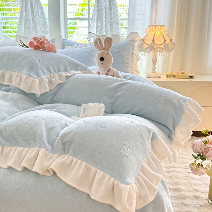 91家纺网 家纺一手货源 找家纺 逸尚阁 2025新款立体雕花牛奶绒花边四件套-蝴蝶结系列 蝴蝶结-天蓝