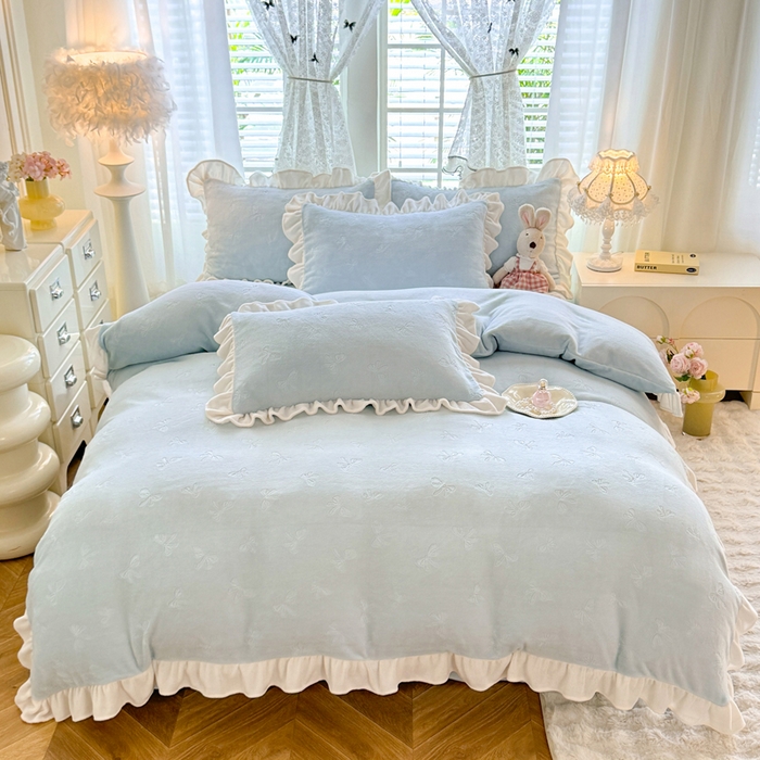 91家纺网 家纺一手货源 找家纺 逸尚阁 2025新款立体雕花牛奶绒花边四件套-蝴蝶结系列 蝴蝶结-天蓝