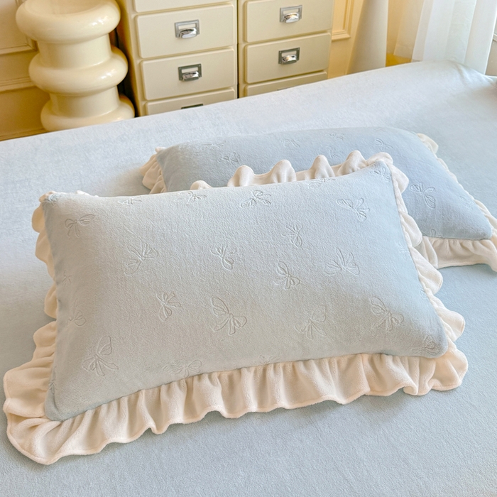 91家纺网 家纺一手货源 找家纺 逸尚阁 2025新款立体雕花牛奶绒花边四件套-蝴蝶结系列 蝴蝶结-天蓝