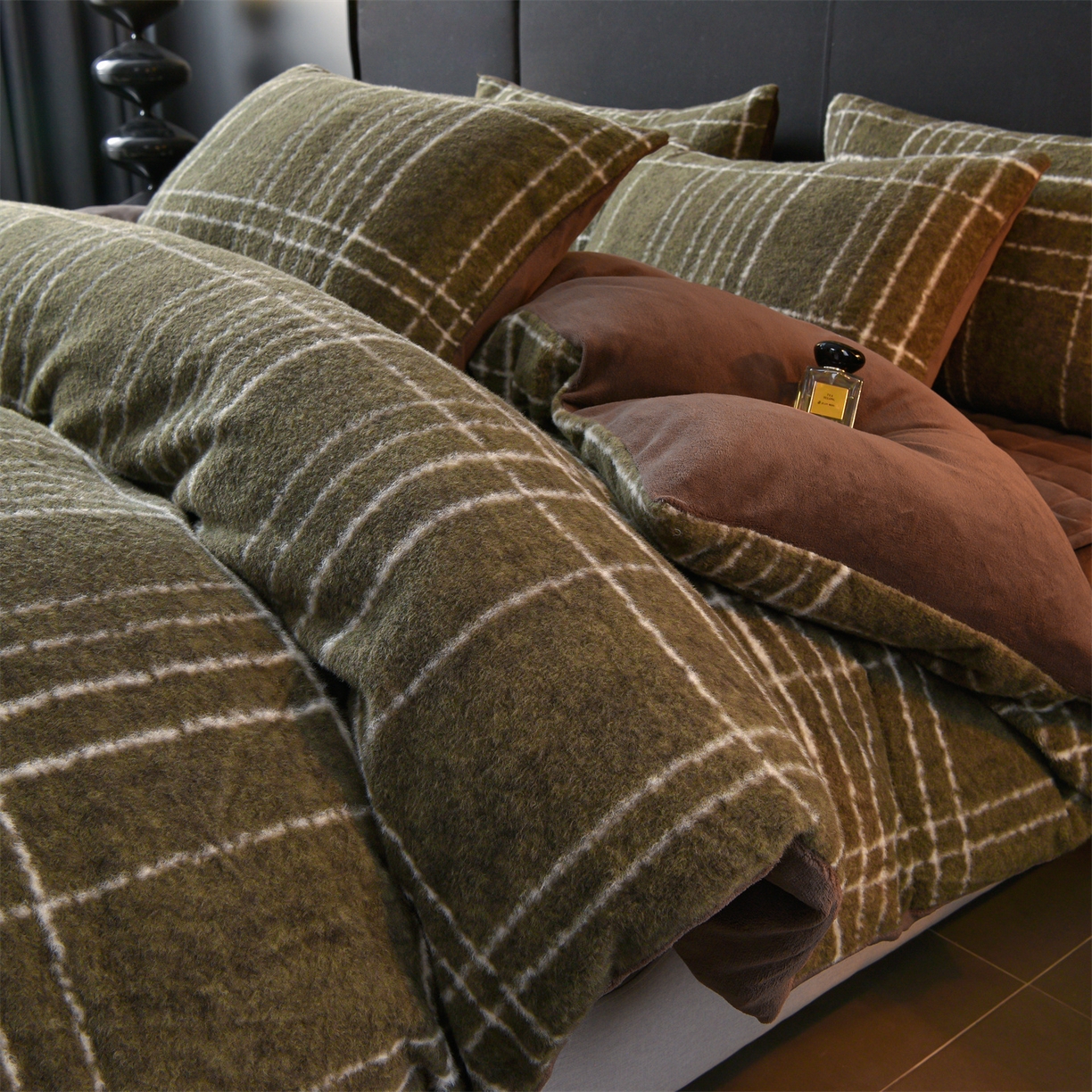 91家纺网 家纺一手货源 找家纺 金鹰 2025新款仿羊绒夹棉印花床笠四件套加厚牛奶绒四件套 米兰-绿