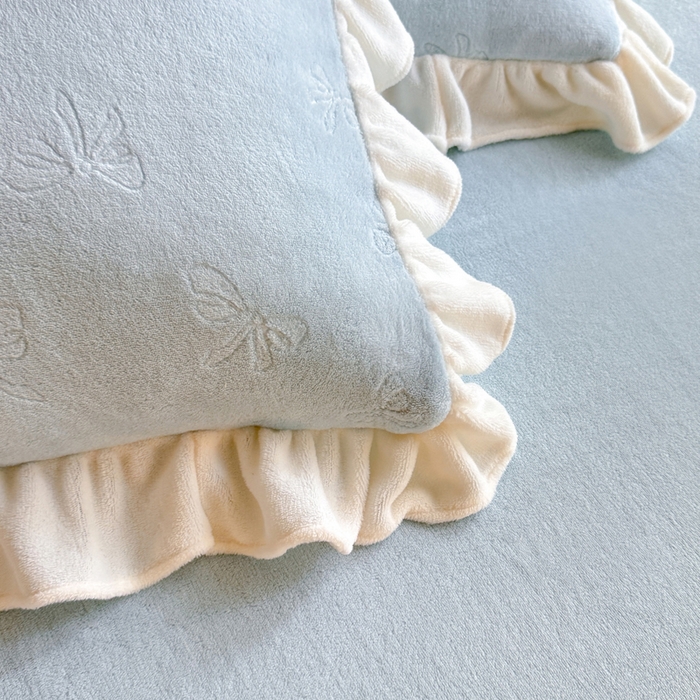 91家纺网 家纺一手货源 找家纺 逸尚阁 2025新款立体雕花牛奶绒花边四件套-蝴蝶结系列 蝴蝶结-天蓝