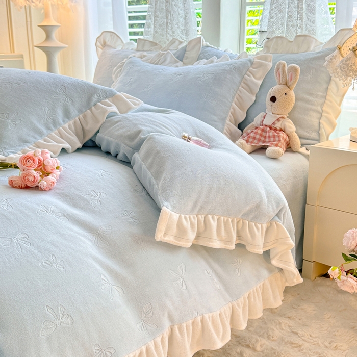 91家纺网 家纺一手货源 找家纺 逸尚阁 2025新款立体雕花牛奶绒花边四件套-蝴蝶结系列 蝴蝶结-天蓝