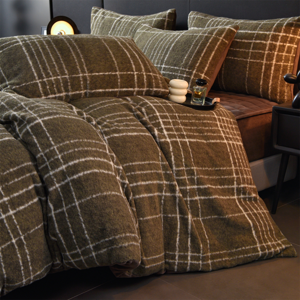 91家纺网 家纺一手货源 找家纺 金鹰 2025新款仿羊绒夹棉印花床笠四件套加厚牛奶绒四件套 米兰-绿