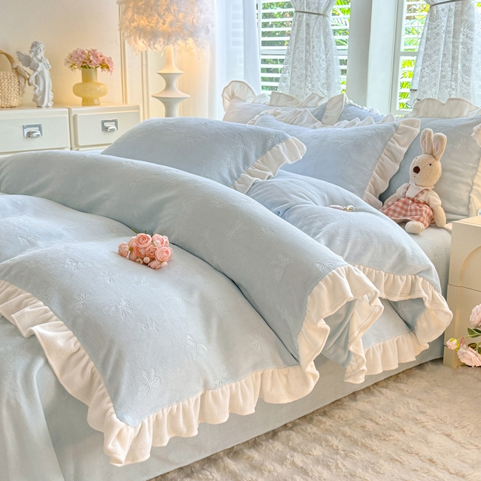 91家纺网 家纺一手货源 找家纺 逸尚阁 2025新款立体雕花牛奶绒花边四件套-蝴蝶结系列 蝴蝶结-天蓝