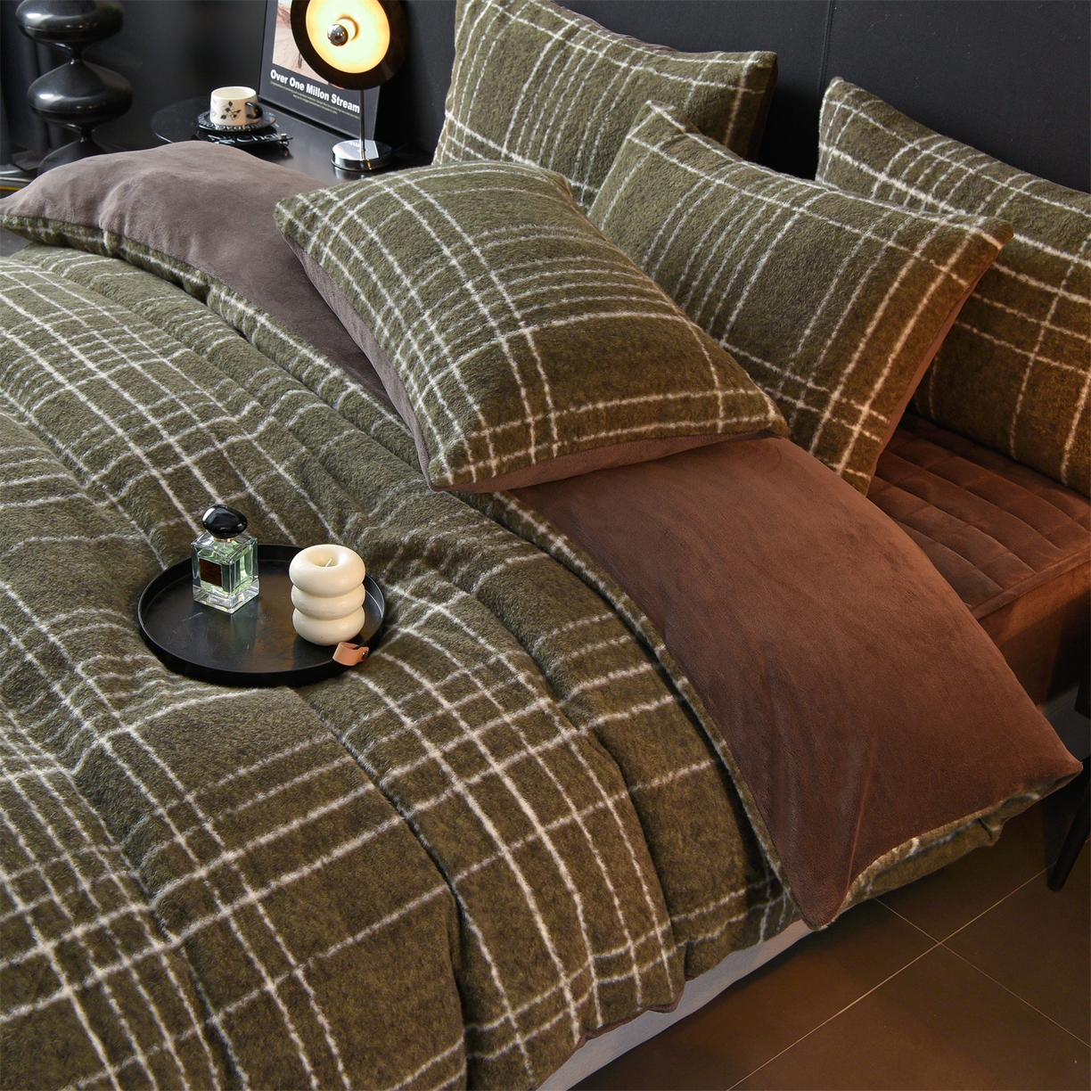 91家纺网 家纺一手货源 找家纺 金鹰 2025新款仿羊绒夹棉印花床笠四件套加厚牛奶绒四件套 米兰-绿