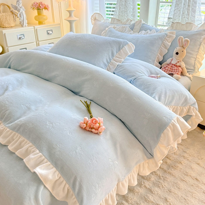 91家纺网 家纺一手货源 找家纺 逸尚阁 2025新款立体雕花牛奶绒花边四件套-蝴蝶结系列 蝴蝶结-天蓝