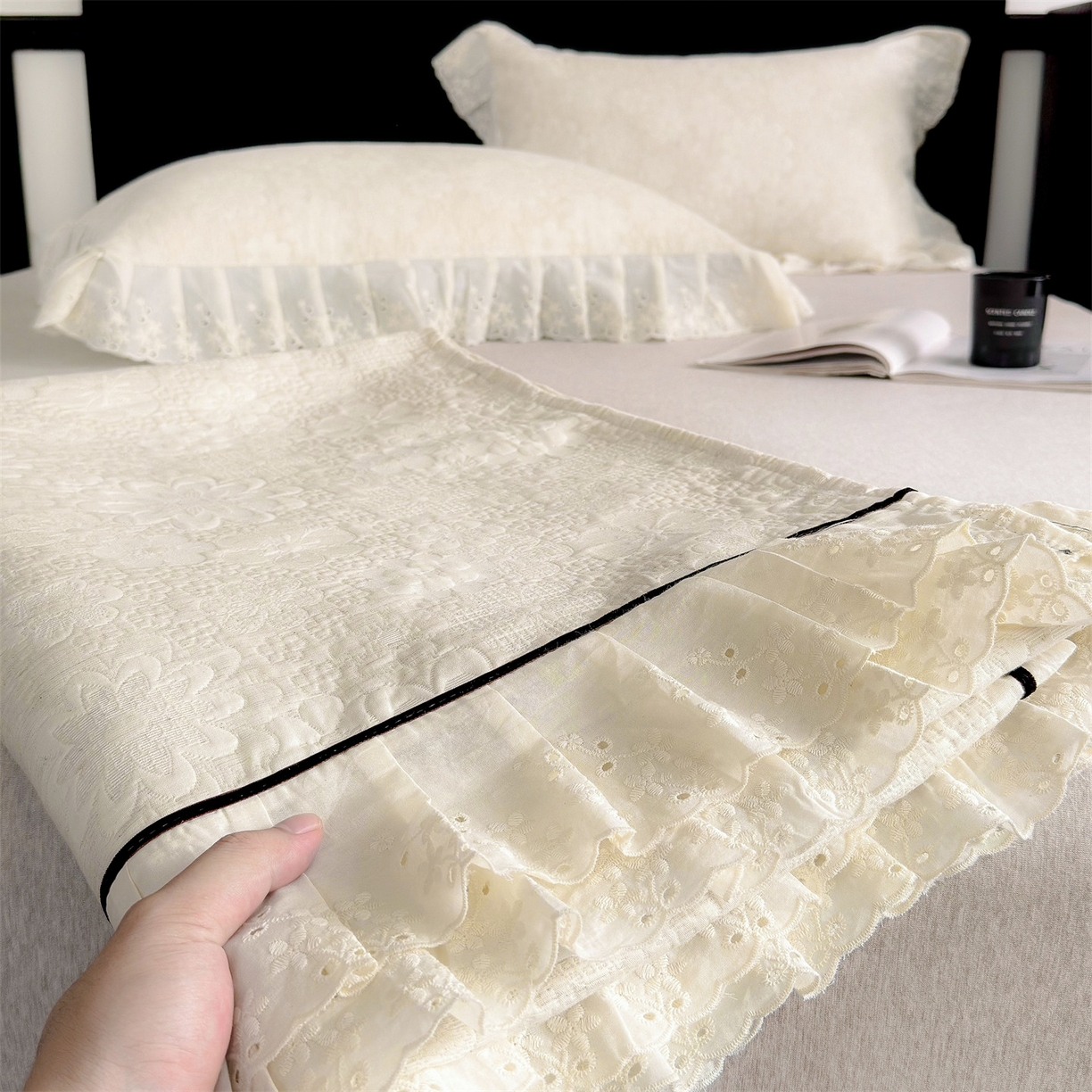 91家纺网 家纺一手货源 找家纺 金鹰 2025新款A类全棉花边棉麻空气层床盖 花边床盖-花海