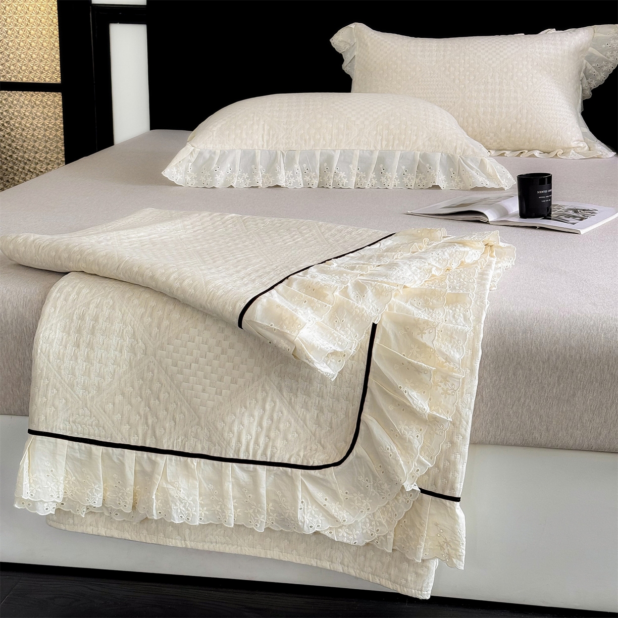 91家纺网 家纺一手货源 找家纺 金鹰 2025新款A类全棉花边棉麻空气层床盖 花边床盖-格调