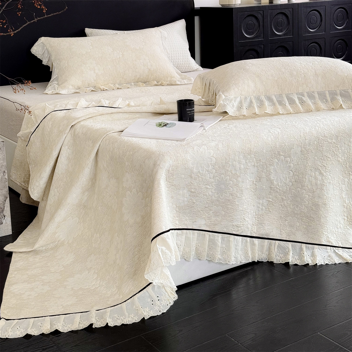 91家纺网 家纺一手货源 找家纺 金鹰 2025新款A类全棉花边棉麻空气层床盖 花边床盖-花海