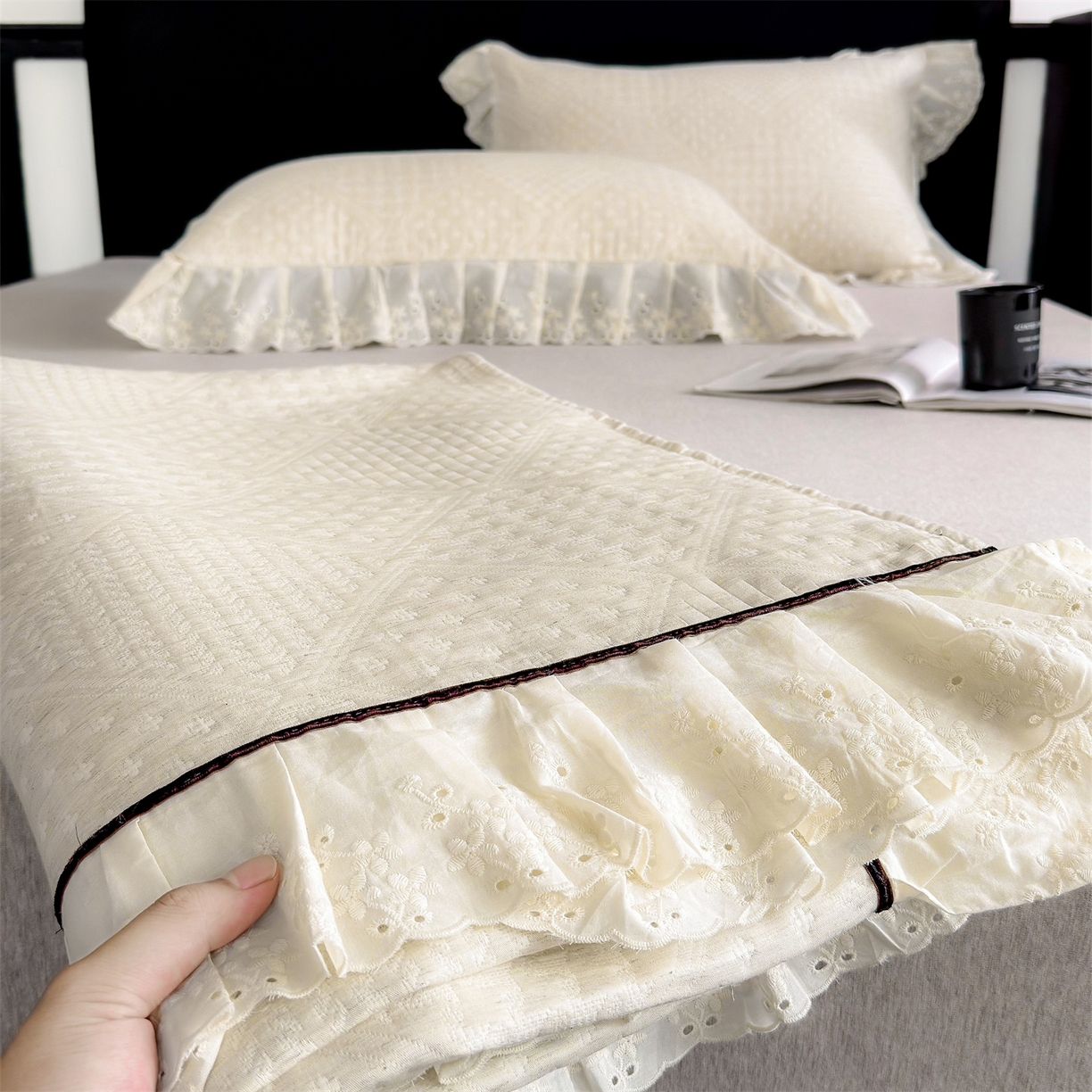 91家纺网 家纺一手货源 找家纺 金鹰 2025新款A类全棉花边棉麻空气层床盖 花边床盖-格调