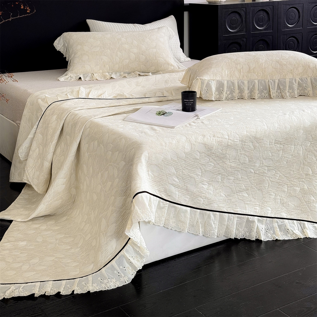 91家纺网 家纺一手货源 找家纺 金鹰 2025新款A类全棉花边棉麻空气层床盖 花边床盖-春意