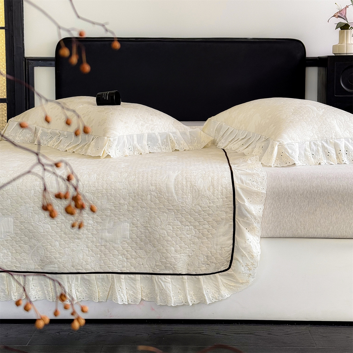 91家纺网 家纺一手货源 找家纺 金鹰 2025新款A类全棉花边棉麻空气层床盖 花边床盖-花涧兔