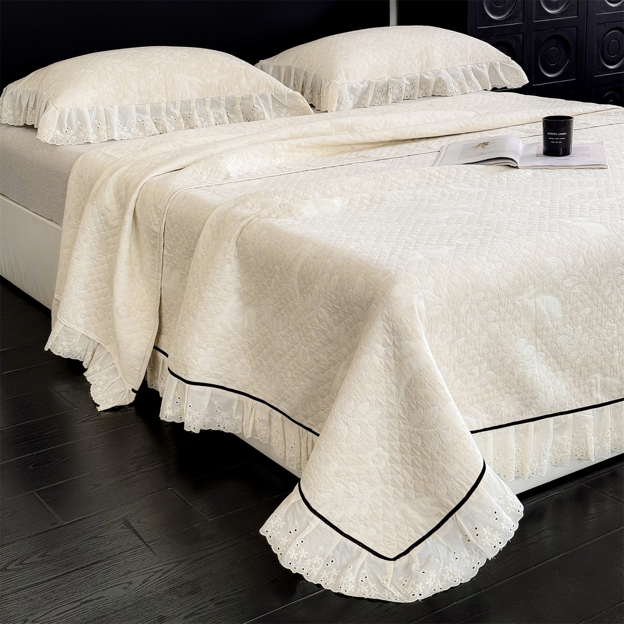 91家纺网 家纺一手货源 找家纺 金鹰 2025新款A类全棉花边棉麻空气层床盖 花边床盖-花涧兔