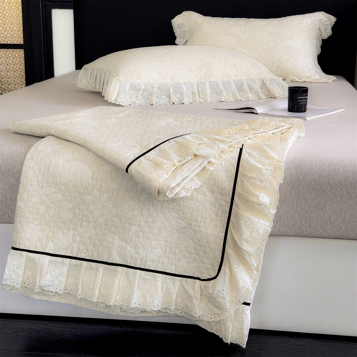 91家纺网 家纺一手货源 找家纺 金鹰 2025新款A类全棉花边棉麻空气层床盖 花边床盖-花涧兔