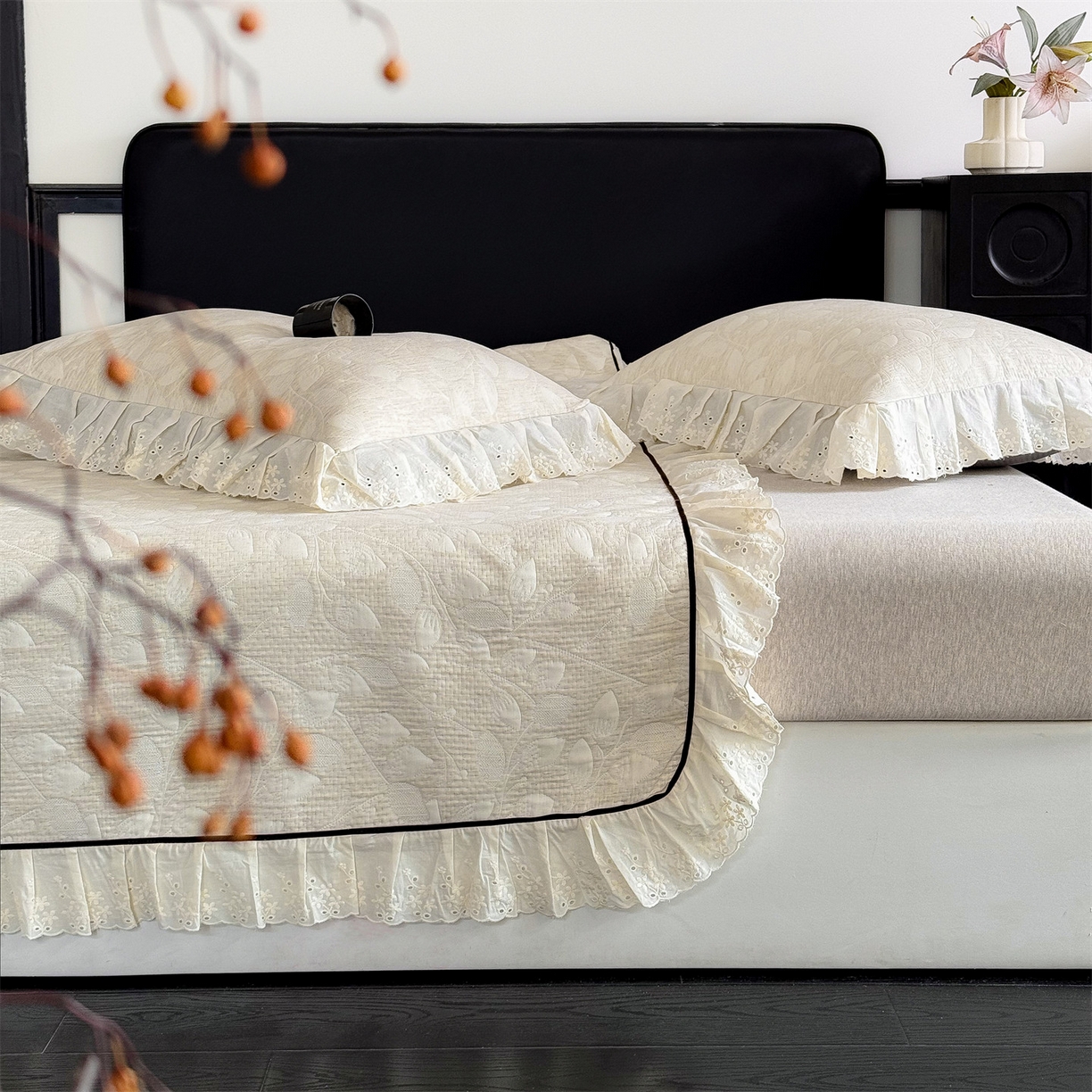 91家纺网 家纺一手货源 找家纺 金鹰 2025新款A类全棉花边棉麻空气层床盖 花边床盖-春意