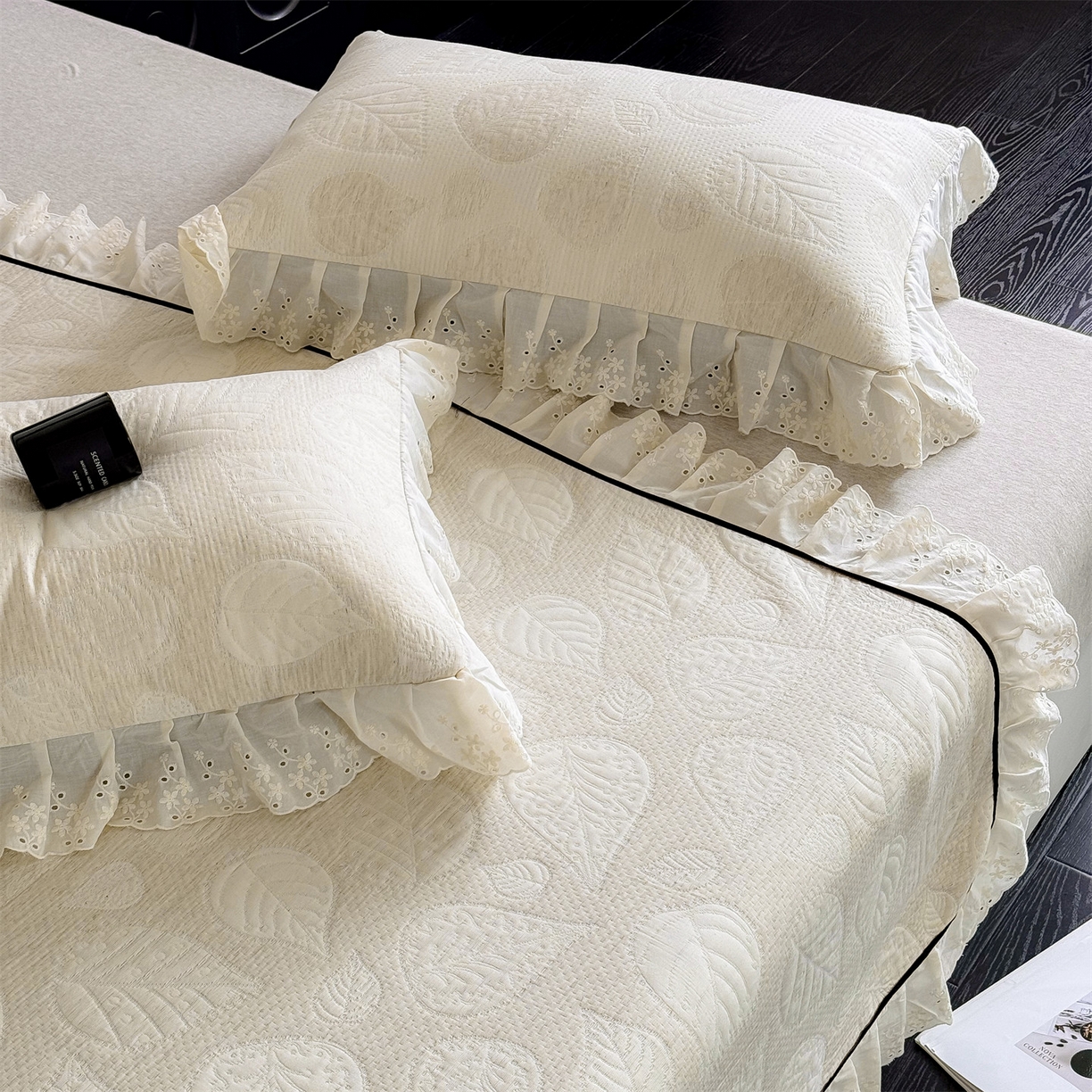 91家纺网 家纺一手货源 找家纺 金鹰 2025新款A类全棉花边棉麻空气层床盖 花边床盖-叶语