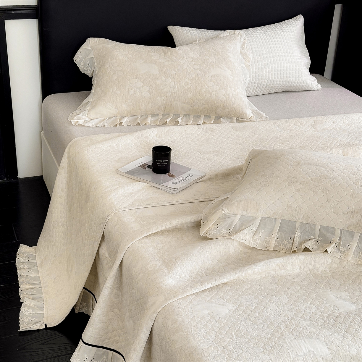 91家纺网 家纺一手货源 找家纺 金鹰 2025新款A类全棉花边棉麻空气层床盖 花边床盖-花涧兔