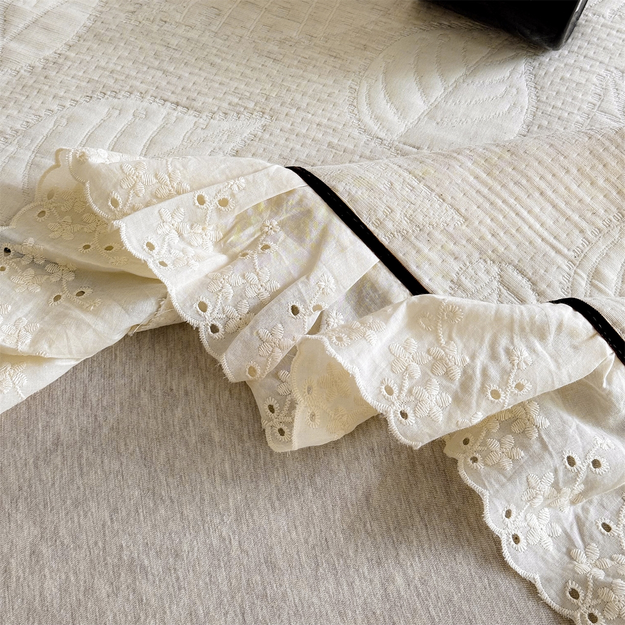 91家纺网 家纺一手货源 找家纺 金鹰 2025新款A类全棉花边棉麻空气层床盖 花边床盖-叶语