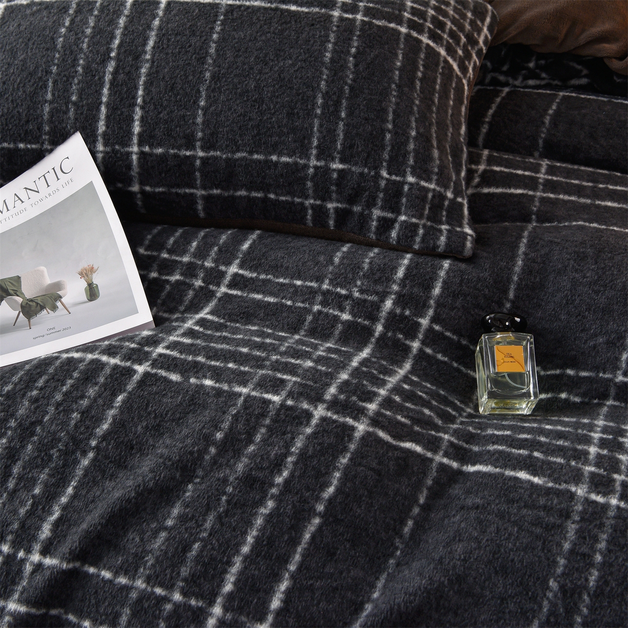 91家纺网 家纺一手货源 找家纺 金鹰 2025新款仿羊绒夹棉印花床笠四件套加厚牛奶绒四件套 米兰-深色