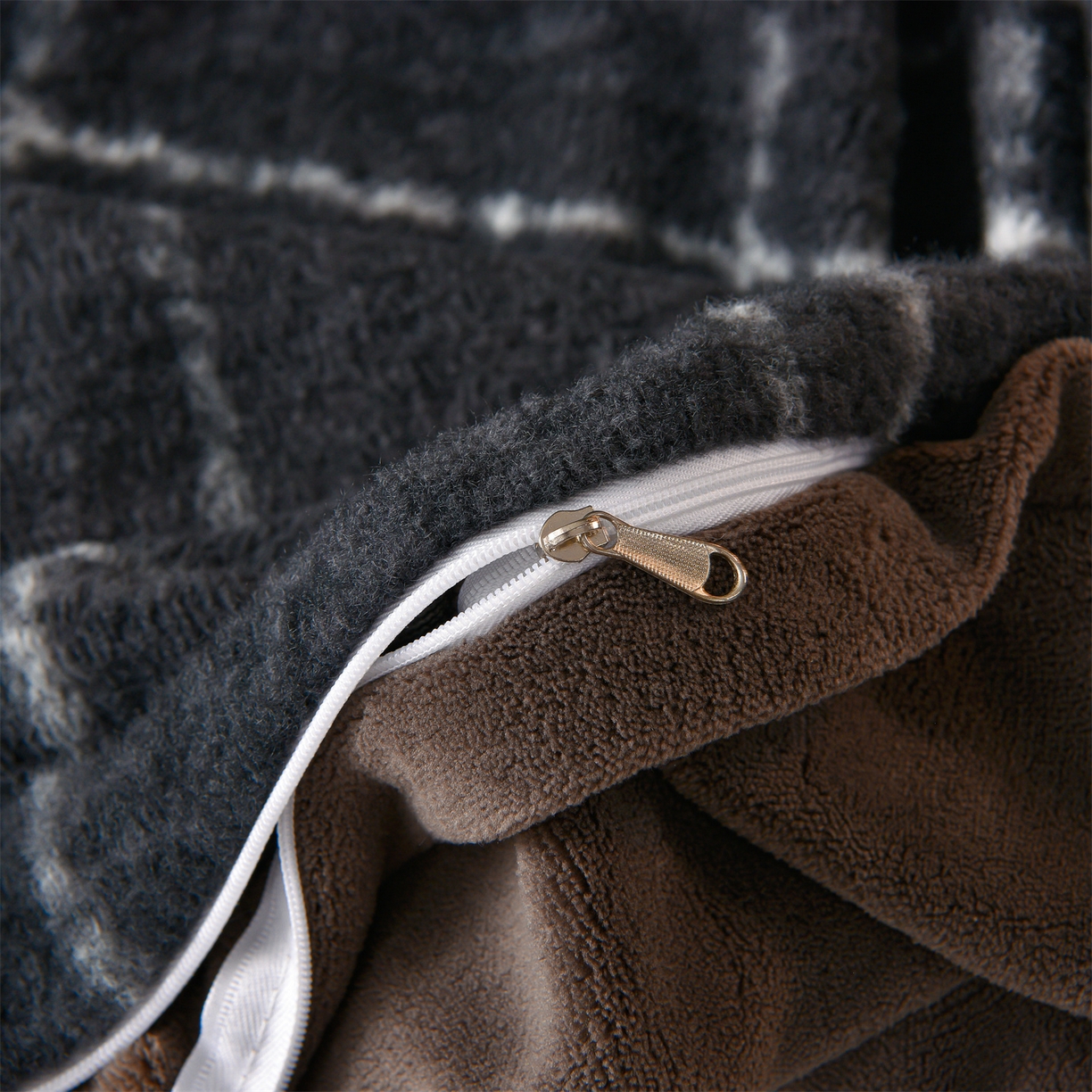 91家纺网 家纺一手货源 找家纺 金鹰 2025新款仿羊绒夹棉印花床笠四件套加厚牛奶绒四件套 米兰-深色