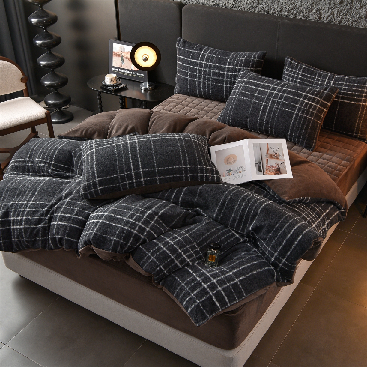 91家纺网 家纺一手货源 找家纺 金鹰 2025新款仿羊绒夹棉印花床笠四件套加厚牛奶绒四件套 米兰-深色