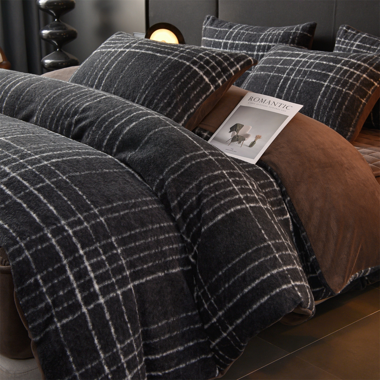 91家纺网 家纺一手货源 找家纺 金鹰 2025新款仿羊绒夹棉印花床笠四件套加厚牛奶绒四件套 米兰-深色