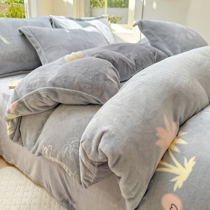 91家纺网 家纺一手货源 找家纺 优姿家纺 2025新款高克重牛奶绒印花单被套 半夏时光