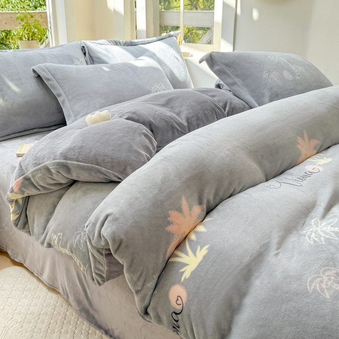 91家纺网 家纺一手货源 找家纺 优姿家纺 2025新款高克重牛奶绒印花单被套 半夏时光