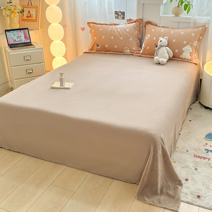 91家纺网 家纺一手货源 找家纺 优姿家纺 2025新款高克重牛奶绒印花单被套 呆萌小狗