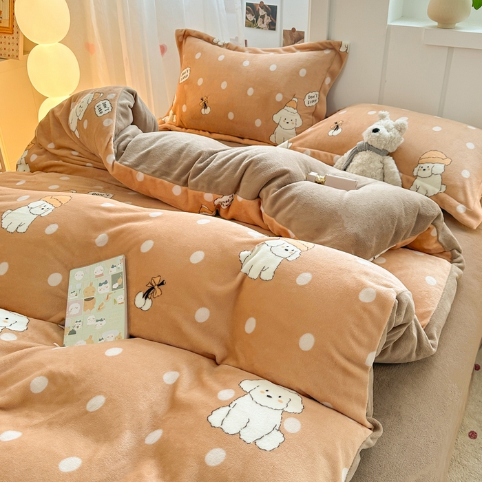 91家纺网 家纺一手货源 找家纺 优姿家纺 2025新款高克重牛奶绒印花单被套 呆萌小狗