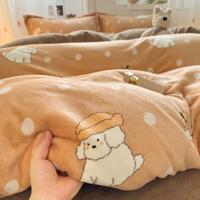 91家纺网 家纺一手货源 找家纺 优姿家纺 2025新款高克重牛奶绒印花单被套 呆萌小狗