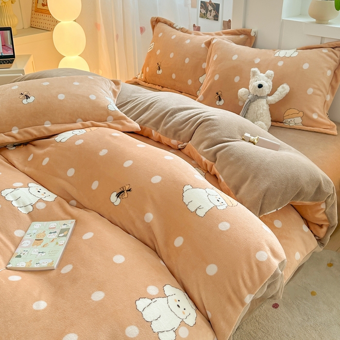 91家纺网 家纺一手货源 找家纺 优姿家纺 2025新款高克重牛奶绒印花单被套 呆萌小狗