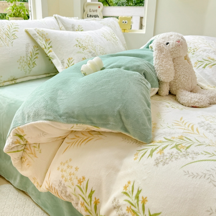 91家纺网 家纺一手货源 找家纺 优姿家纺 2025新款高克重牛奶绒印花单被套 风铃絮语