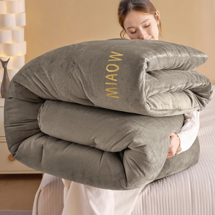 91家纺网 家纺一手货源 找家纺 小叮当家纺仓储工厂店 2025新款牛奶绒刺绣冬被跨境被子外贸冬季被芯被子被芯 灰色