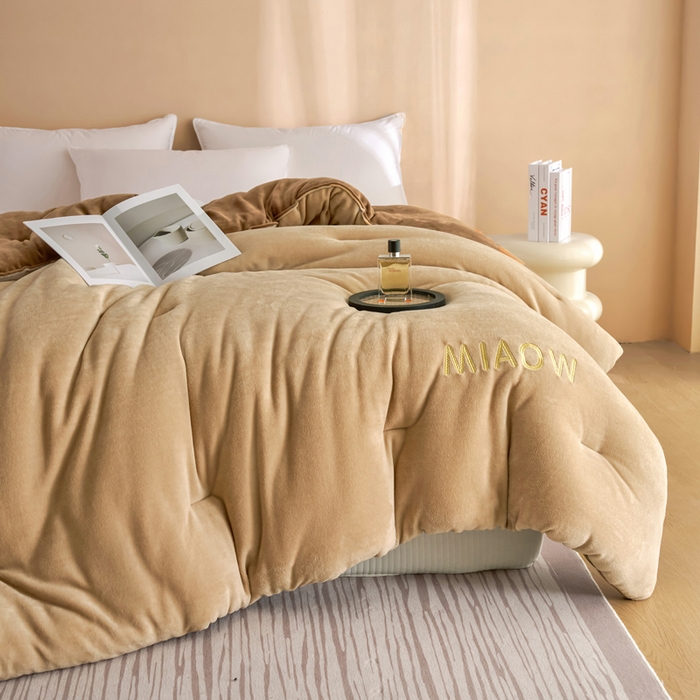 91家纺网 家纺一手货源 找家纺 （总）小叮当家纺仓储工厂店 2025新款牛奶绒刺绣冬被跨境被子外贸冬季被芯被子被芯