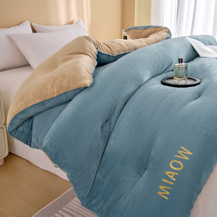 91家纺网 家纺一手货源 找家纺 小叮当家纺仓储工厂店 2025新款牛奶绒刺绣冬被跨境被子外贸冬季被芯被子被芯 蓝-卡其色