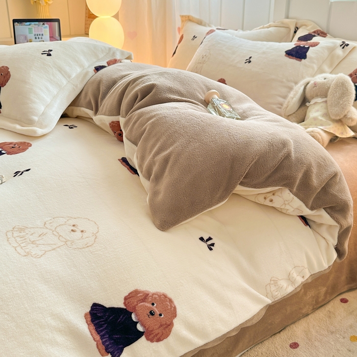 91家纺网 家纺一手货源 找家纺 优姿家纺 2025新款高克重牛奶绒印花单被套 机灵狗