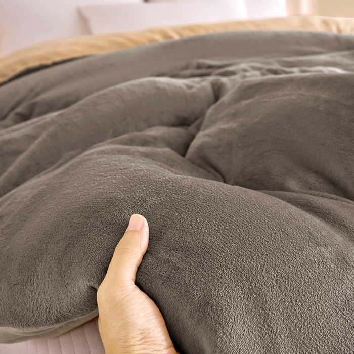 91家纺网 家纺一手货源 找家纺 小叮当家纺仓储工厂店 2025新款牛奶绒刺绣冬被跨境被子外贸冬季被芯被子被芯 灰-卡其色