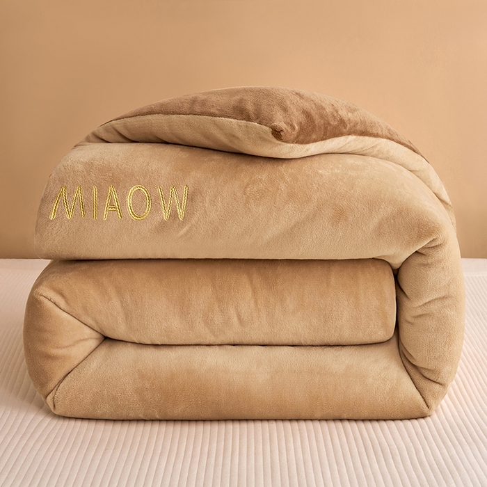 91家纺网 家纺一手货源 找家纺 （总）小叮当家纺仓储工厂店 2025新款牛奶绒刺绣冬被跨境被子外贸冬季被芯被子被芯