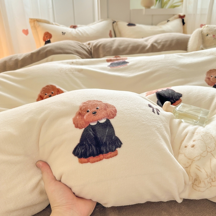 91家纺网 家纺一手货源 找家纺 优姿家纺 2025新款高克重牛奶绒印花单被套 机灵狗