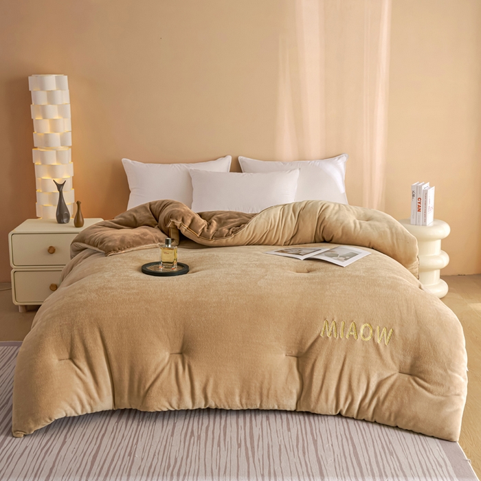 91家纺网 家纺一手货源 找家纺 （总）小叮当家纺仓储工厂店 2025新款牛奶绒刺绣冬被跨境被子外贸冬季被芯被子被芯