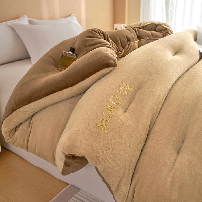 91家纺网 家纺一手货源 找家纺 （总）小叮当家纺仓储工厂店 2025新款牛奶绒刺绣冬被跨境被子外贸冬季被芯被子被芯