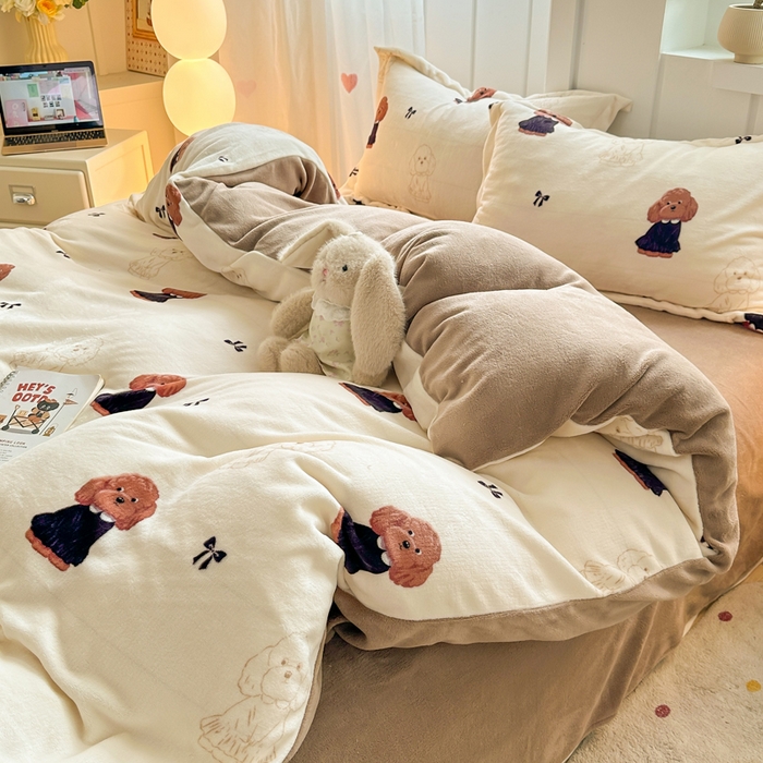 91家纺网 家纺一手货源 找家纺 优姿家纺 2025新款高克重牛奶绒印花单被套 机灵狗